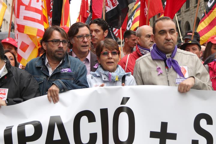 Pla mig dels secretaris generals de la UGT i CCOO, Camil Ros i Javier Pacheco, a la capçalera de la manifestació del Primer de Maig. ACN