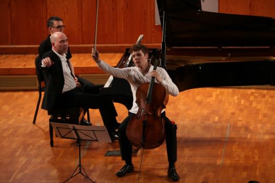 Pla obert del violoncel·lista francès Bruno Philippe i del pianista Jérome Ducros en el concert inaugural del 38è Festival de música Pau Casals. ACN