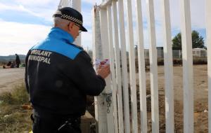 Precinten una nau industrial abandonada a Subirats per haver acollit una ‘rave’ amb més de mil persones