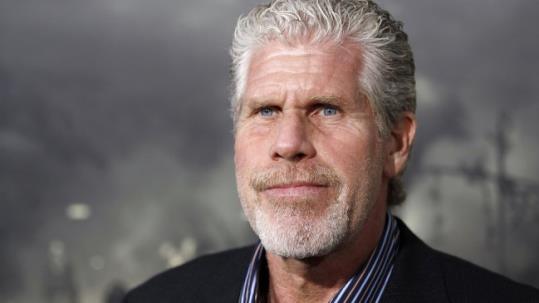 Ron Perlman. EIX