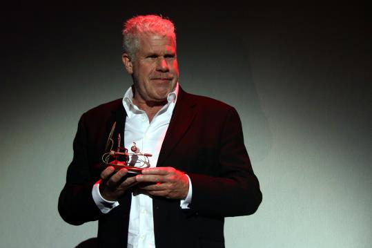 Ron Perlman al rebre el premi Màquina del Temps al Festival de SItges, el 5 d'octubre del 2018. ACN