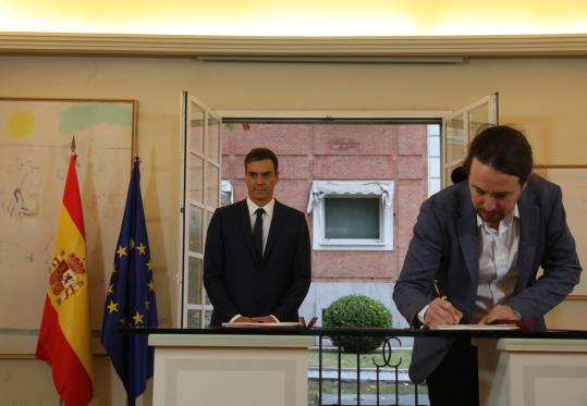 Sánchez i Iglesias signen l'acord per als pressupostos generals de l'Estat del 2019 . ACN