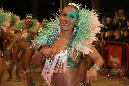 Sitges crema els últims cartutxos del Carnaval amb una gèlida i multitudinària Rua de l'Extermini. ACN