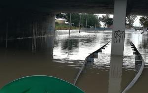 Tallada la ronda Europa de Vilanova pel desbordament del torrent