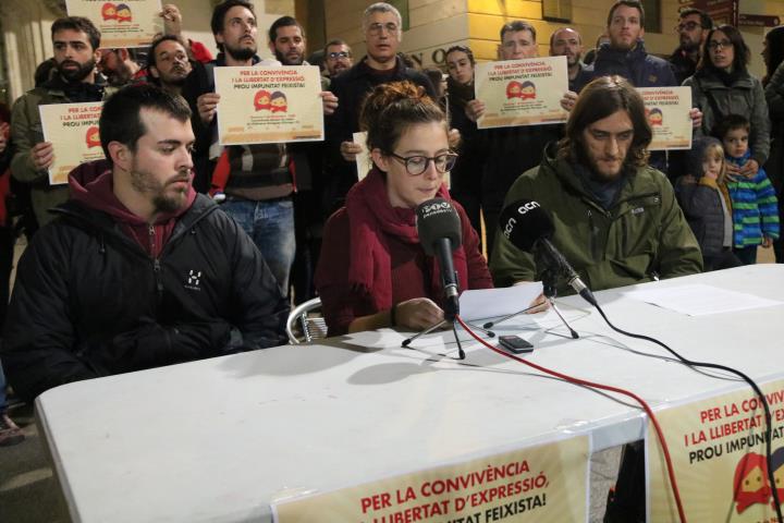 Tres joves de Vilafranca, a judici per un enfrontament amb un grup de gent que retirava llaços grocs del carrer. ACN