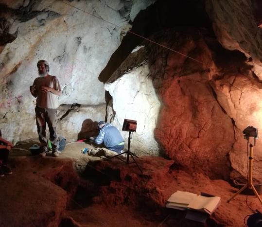 Troballes del Neolític a Cunit en una nova excavació a la Cova de l’Avenc de Sant Antoni. Ajuntament de Cunit