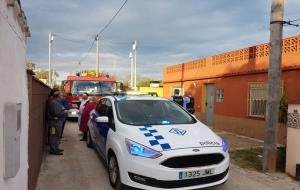 Un incendi al barri de Can Xicarró obliga a desallotjar els veïns pels danys a la casa