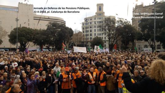 Un miler de persones es concentren a la plaça de Catalunya en defensa de les pensions públiques. Marea Pensionista del Gar