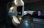Un pacient se sotmet a una sessió de radioteràpia externa. ACN