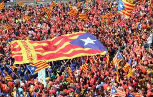 Una bandera independentista a Diagonal amb Passeig de Gràcia, l'11 de setembre del 2018 . ACN