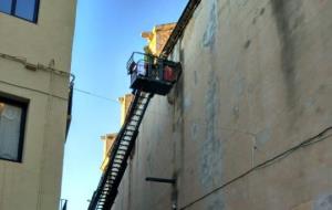 Una ferida lleu a Vilanova per un despreniment de l'església de Sant Antoni a causa del vent. Policia local de Vilanova