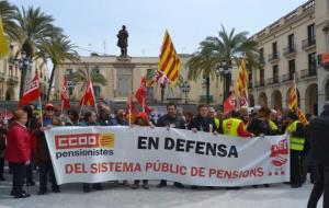 Unes 2.000 persones es manifesten a Vilanova per reclamar un augment de les pensions. EIX