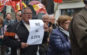 Unes 2.000 persones es manifesten a Vilanova per reclamar un augment de les pensions