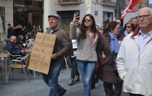 Unes 2.000 persones es manifesten a Vilanova per reclamar un augment de les pensions