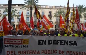 Unes 2.000 persones es manifesten a Vilanova per reclamar un augment de les pensions