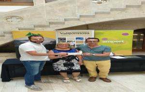 Vallformosa i el Centre Excursionista Penedès lliuren els 12.500 euros de la Caminada contra el càncer a Ampert