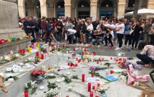 Vilanova crida en silenci contra l'assassinat de la Laia 