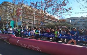 1.700 atletes participen a la 10K Vila, i 2.300 s’inscriuen en la cursa solidària de la Mini10K. Ajuntament de Vilafranca