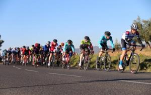 200 ciclistes participen a la Cursa del Baix Penedès. Eix