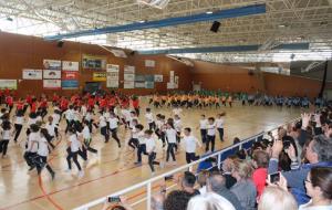 717 alumnes de 16 escoles del Garraf han celebrat el Dia Internacional de la Dansa amb una ballada conjunta. CC Garraf