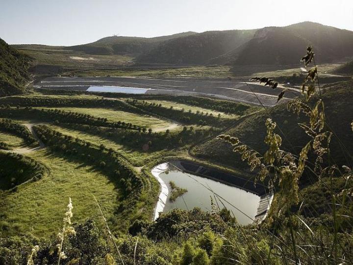 Abocador de la Vall d'en Joan, al massís del Garraf. AMB