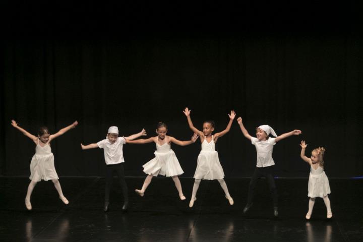 Actuació de l'aula de dansa de l’EMMPAC