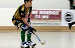 Arnau Ribas controlant la bola en una acció del partit . Eix