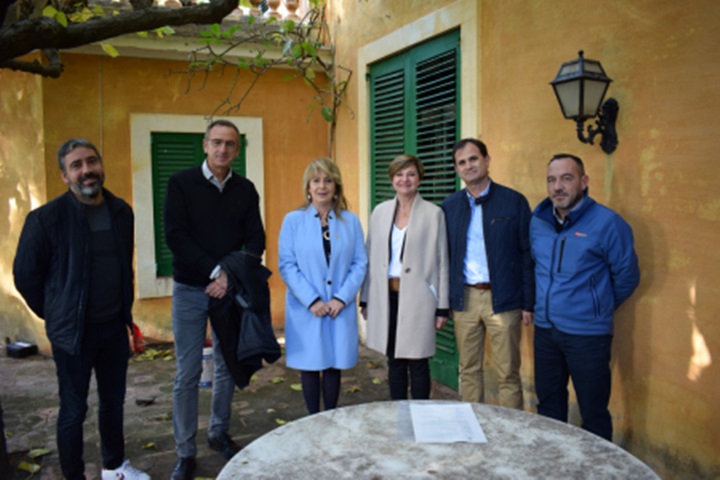 Arrenquen les obres de la il·luminació i el reg dels jardins de Can Travé de Cubelles. Ajuntament de Cubelles