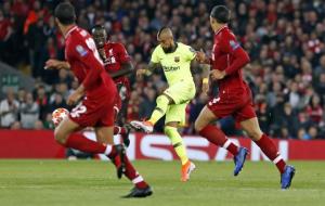 Arturo Vidal en una jugada contra el Liverpool. Miguel Ruiz- FC Barcelona