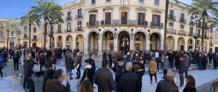 Aturades a l'Ajuntament de Vilanova per fer costat al líder independentistes en l'inici del judici. Ajuntament de Vilanova