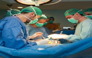 Bellvitge posa en marxa el primer programa de cirurgia de pròtesi de penis ambulatòria a l'Estat. Hospital Universitari