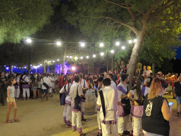 Benvinguda multitudinària a l’espai dels balls populars i les festes majors de Santa Margarida i els Monjos. EIX