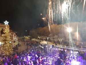 Canyelles es reivindica com a capital del Nadal amb una espectacular encesa de llums. Ajuntament de Canyelles