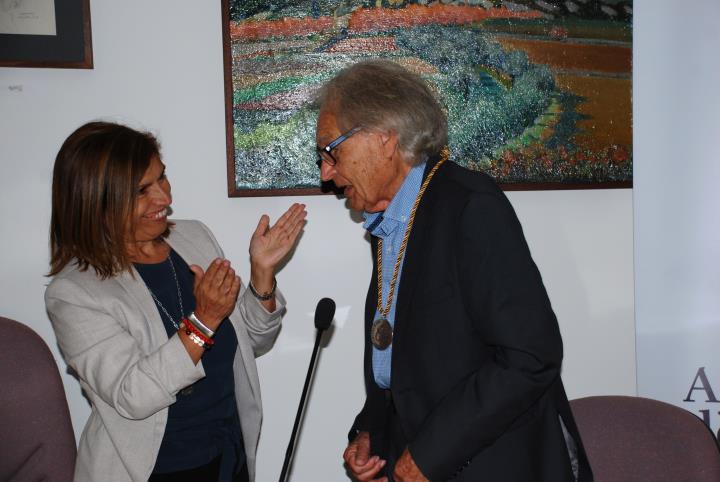 Canyelles lliura la Medalla de la Vila al pintor vilanoví Joaquim Budesca. Ajuntament de Canyelles