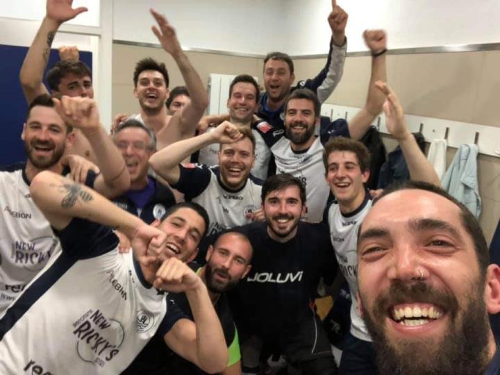 Celebració dels jugadors del CPS Sitges. Eix