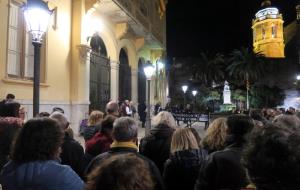 Centenars de persones es manifesten a Sitges per denunciar el trasllat dels presos i exigir-ne la llibertat