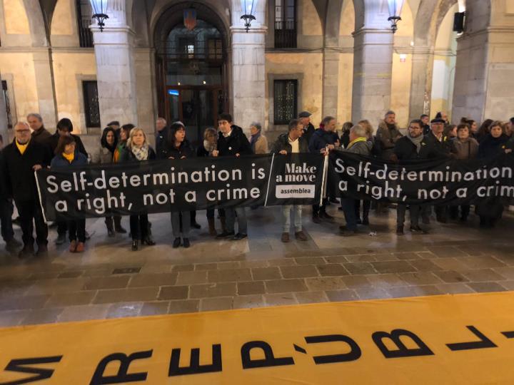 Centenars de persones es manifesten a Vilanova contra el judici de l'1-O. Júlia Olivé