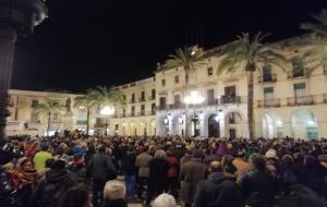 Centenars de persones es manifesten a Vilanova contra el judici de l'1-O