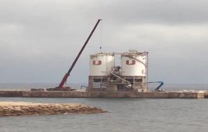 Comença el desmuntatge de les dues sitges per al ciment instal·lades al port de Vallcarca. Generalitat de Catalunya