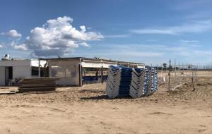 Comença la instal·lació dels xiringuitos i serveis de les platges de Vilanova, a punt per a Setmana Santa. Ajuntament de Vilanova