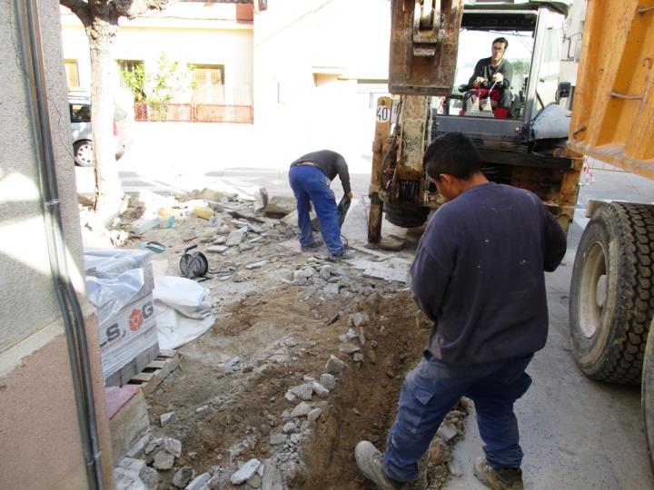 Comencen les obres de reurbanització de la plaça Ametller de Moja. Ajuntament d'Olèrdola