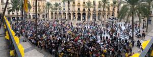 Concentració a la plaça de la Vila de Vilanova amb motiu de la vaga