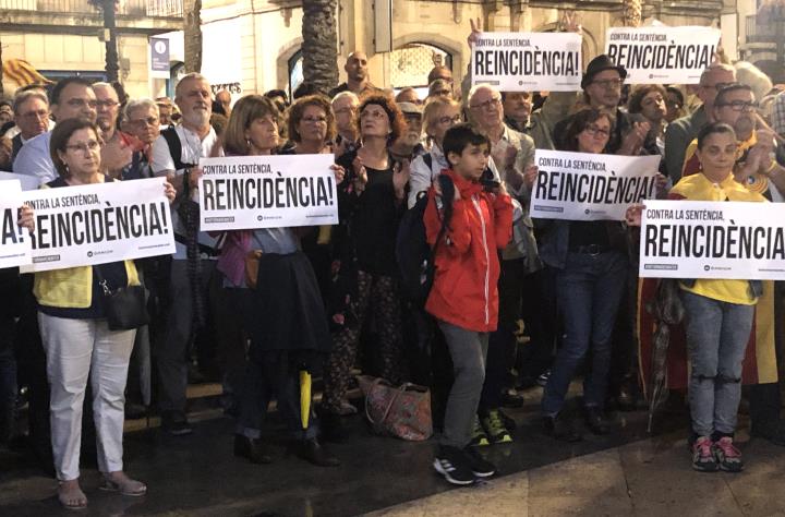 Concentració aquesta nit a la plaça de la Vila de Vilanova. Eix