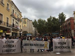 Concentració de rebuig a la sentència del Tribunal Suprem aquest migdia a Vilafranca del Penedès