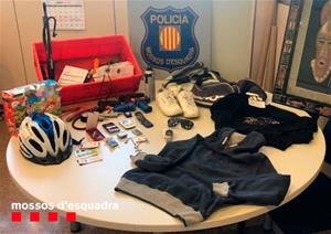 Conjunt d'objectes recuperats pels Mossos d'Esquadra en la investigació de diversos robatoris al Vendrell. Mossos d'Esquadra