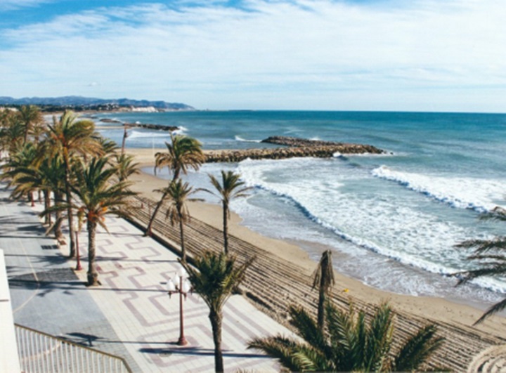 Costes acorda amb l'Ajuntament de Cubelles fer una aportació de sorra a la platja Llarga. Ajuntament de Cubelles