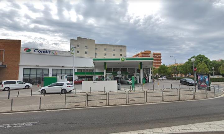 Denuncien a Vilanova un conductor begut, sense carnet, que es negava a pagar en una benzinera després d’omplir el dipòsit. Google Maps