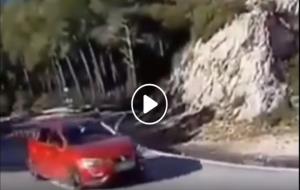 Denuncien un conductor temerari a la carretera del pantà de Foix gràcies a la gravació d'un ciutadà. Mossos d'Esquadra