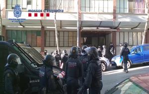 Desarticulada a Barcelona una de les organitzacions criminals més activa especialitzada en els robatoris amb força a domicilis. Mossos d'Esquadra