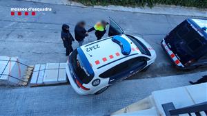 Desarticulen una organització criminal dedicada al robatori de mercaderies de camions a les àrees del Penedès i el Montseny. Mossos d'Esquadra